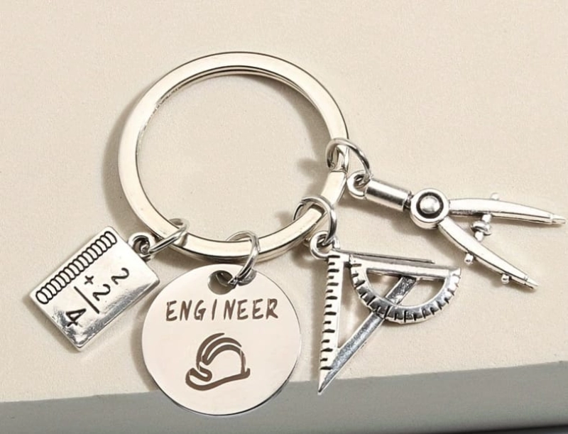 Llavero Metalico para Ingenieros con 3 herramientas