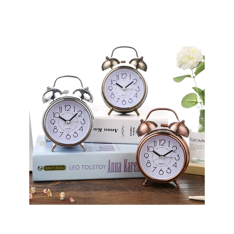 Reloj Despertador con Luz Nocturna, metalico, 9 x 5.6 x 12.5 cmts