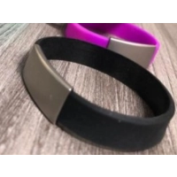 Brazalete Medico continuo, elaborado en Silicona + Metal, con datos del paciente
