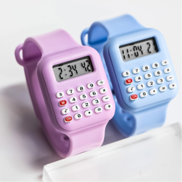 Reloj plastico con Calculadora, tamaño 23 x 4 cmts