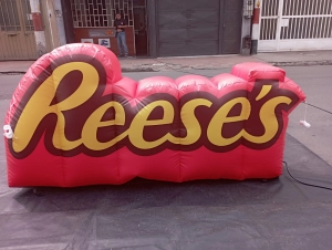 Dummy Inflable Estatico diseño Reese's