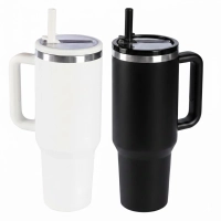 Mug con Manija de 1200 ml, en acero inox doble con pitillo, de 26 x 7.8 cmts
