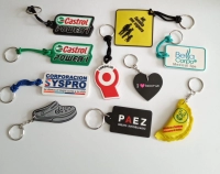 Llavero Microinyectado, con logo en alto relieve