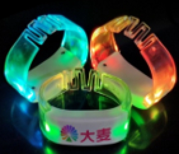 Manilla o Brazalete LED elaborado en ABS, CON Control de Voz