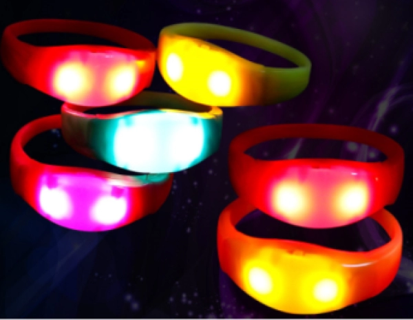 Manilla o Brazalete LED elaborado en ABS, CON Control de Voz