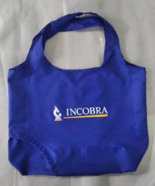 Bolso Recogible Bali que se guarda en su bolsillo, en lona, 38 x 45 x 10 cmts,