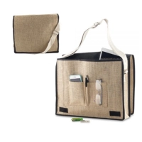 Bolso Dover en Yute, colgadera en reata, de 38 x 37 x 9 cmts, varios bolsillos