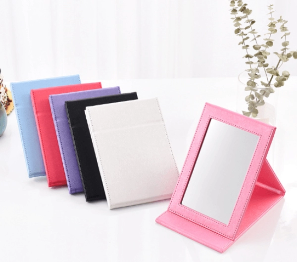 Espejo Plegable en imitacion Cuero, de 11 X 15 cmts