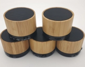 Parlante Bluetooth Circular, en Bambu, 6.2 x 5.1 cmts