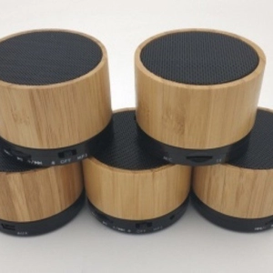 Parlante Bluetooth Circular, en Bambu, 6.2 x 5.1 cmts