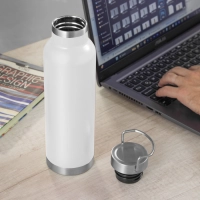 Botella en Acero, 650 ml, tamaño 7.3 x 26 cmts, con aislamiento termico