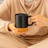 Taza plastica con base de corcho y tapa, de 380 ml, 11.8 x 9.3 x 11.5 cmts