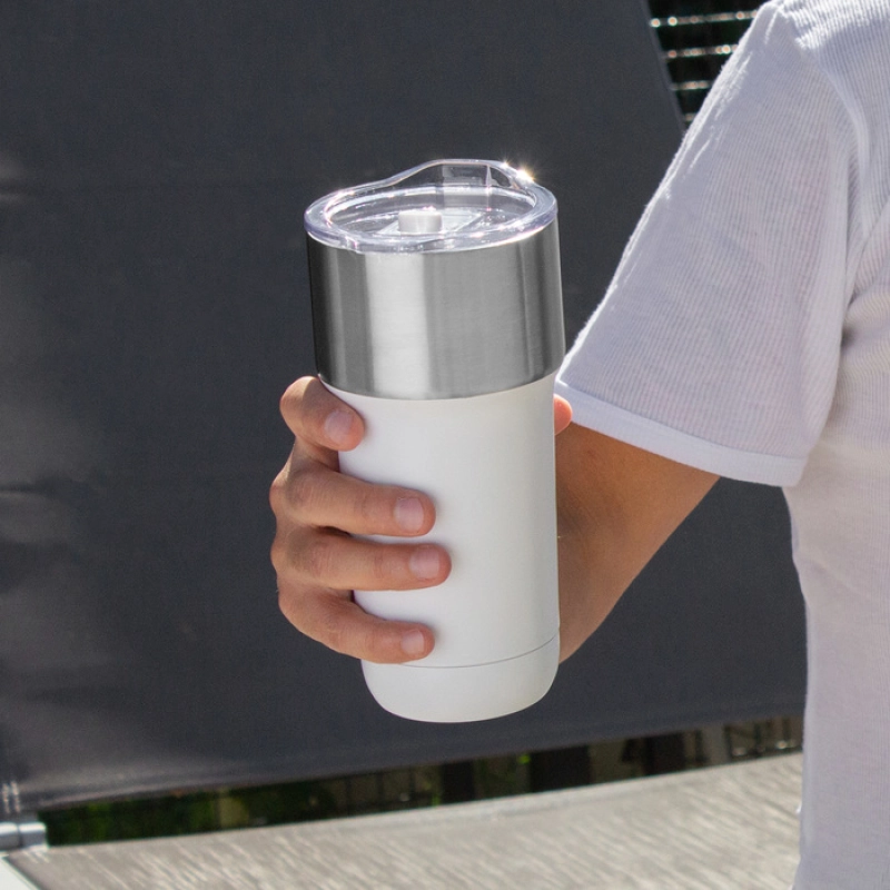 Mug Metalico doble pared con tapa, de 600 ml, tamaño 8.8 x 18.8 cmts