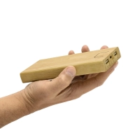 Power Bank en Bambu de 10.000 mAh, tamaño 14.7 x 7 x 1.6 cmts