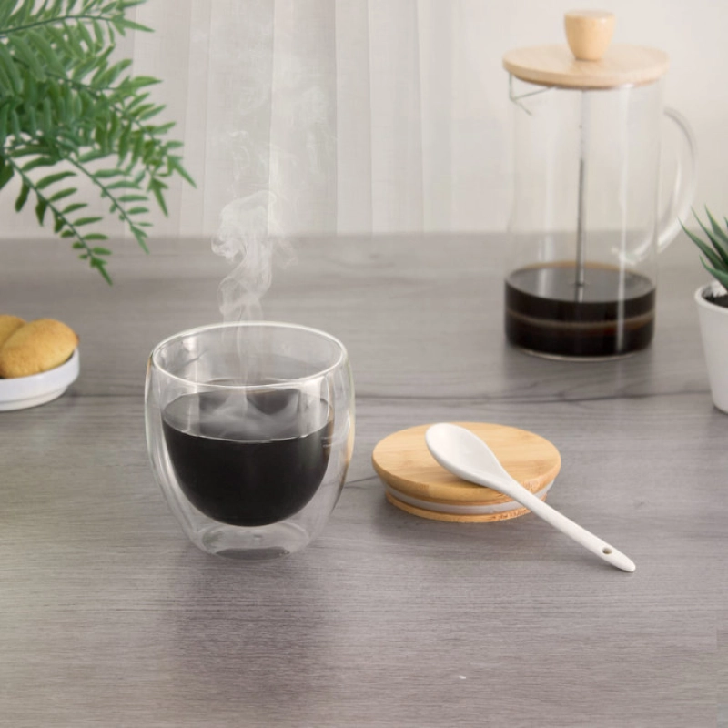 Taza de 250 ml, en vidrio doble pared con tapa en madera, de 9.5 x 9 cmts