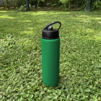 Botella de 800 ml en aluminio, con manija y pitillo, tamaño 7 x 25 cmts
