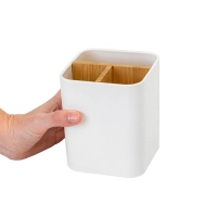 Organizador de Escritorio y Baño en plastico y Bambu, de 9 x 9 x 11 cmts