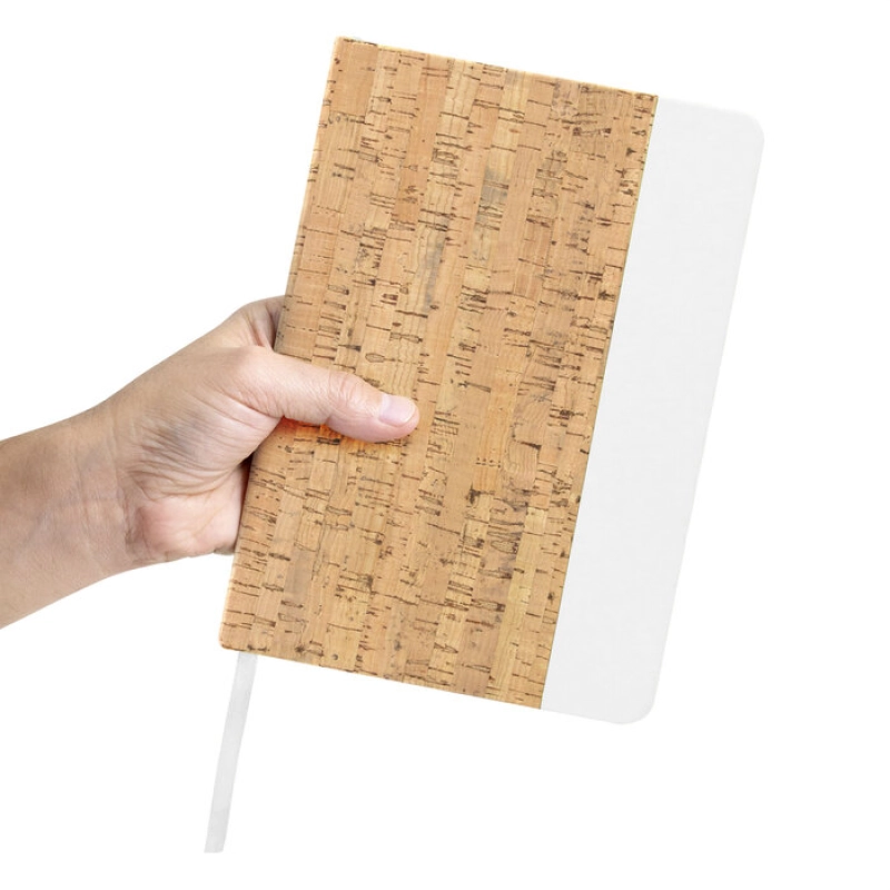 Libreta en Corcho y Cuerina, de 80 hojas, tamaño 14.5 x 21 x 1.5 cmts