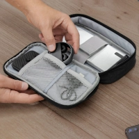 Organizador de Cables, con multiples bolsillos, 20 x 12 x 5.3 cmts