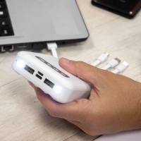 Cargador Power Bank con multiconectores 5000 mAh, 8.8 x 7.9 x2.6 cmts