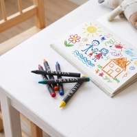 Set de 6 mini crayones de colores, en caja, tamaño 5 x 9 x 0.9 cmts