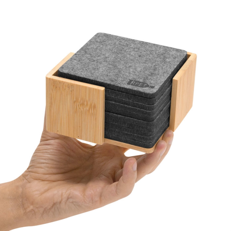 Set de 10 portavasos en plastico reciclado, en caja de bambu