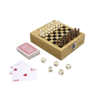 Set de 3 juegos en 1, Ajedrez, Dados y Naipes en caja de 14.2x17x4.6 cmts