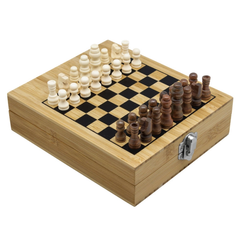 Set de 3 juegos en 1, Ajedrez, Dados y Naipes en caja de 14.2x17x4.6 cmts