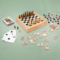 Set de Multiples Juegos en 1, en caja de madera de 17 x 17 x 4 cmts