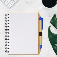 Cuaderno Snowy, en Carton Reciclado con boligrafo, 17.7 x 14.8 cmts