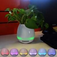 Parlante Bluetooth Jungle, 3W con lampara LED y matera, 11.4 x 11.4 x 11.7 cmts