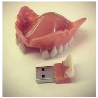 Memoria USB en PVC 3D diseño Dentadura