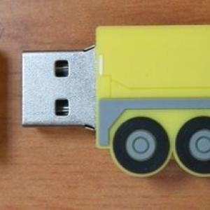 Memoria USB en PVC 2D diseño Grúa