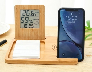 Cargador Inalambrico en Bambu, con stand para celular y Reloj con Alarma