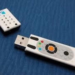 Memoria USB en PVC 3D diseño Control Remoto Direct TV