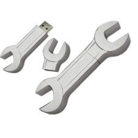 Memoria USB metalica en forma de llave inglesa