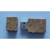 Memoria USB rectangular en corcho