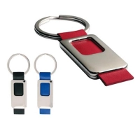 Llavero Pod metalico, con accesorio en imitacion cuero, de 9.5 x 3.5 x 0.5 cmts