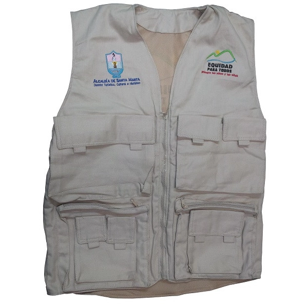 Chaleco en Drill, con 4 bolsillos, forro interno, corredera de seguridad.
